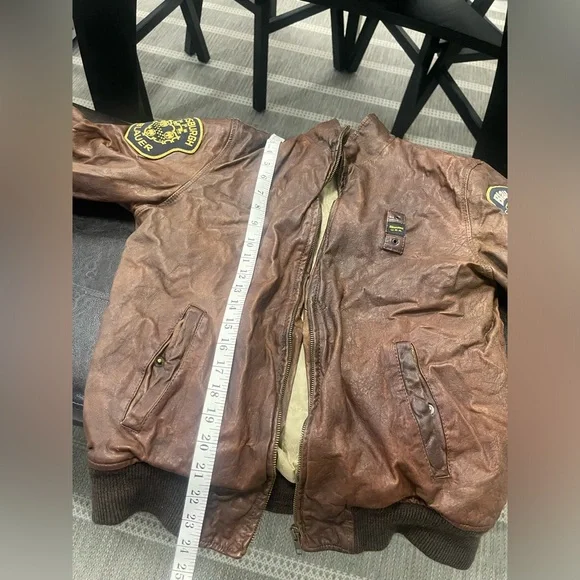 Vintage Blauer women distressed leather bomber flight jacket L, will fit a S/M - Picture 10 of 11